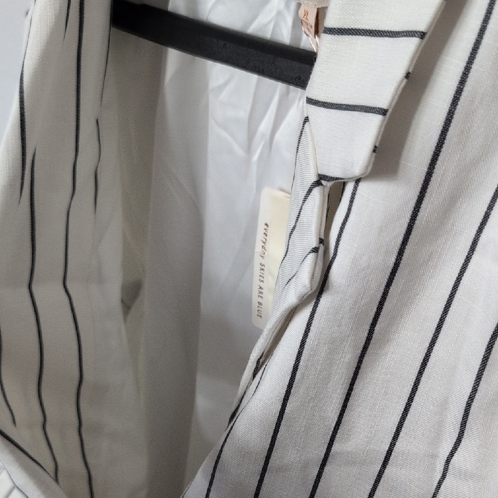 Skies Are Blue White and Black Striped Blazer - Picture 7 of 9